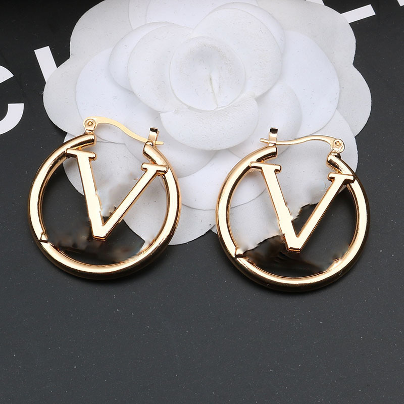 2021 Hot designer earrings Fashion gold hoop earrings lady Women Party earring New Wedding Lovers gift engagement Jewelry for Bride
2021 Hot designer earrings Fashion gold hoop earrings lady Women Party earring New Wedding Lovers gift engagement Jewelry for Bride