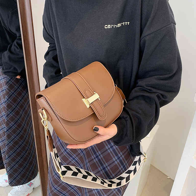 Women's Bag Solid Color Flap Saddle Pu Leather Trendy Wide Strap Designer Handbag Luxury Small Shoulder Crossbody s Women, Auburn
Women's Bag Solid Color Flap Saddle Pu Leather Trendy Wide Strap Designer Handbag Luxury Small Shoulder Crossbody s Women, Auburn