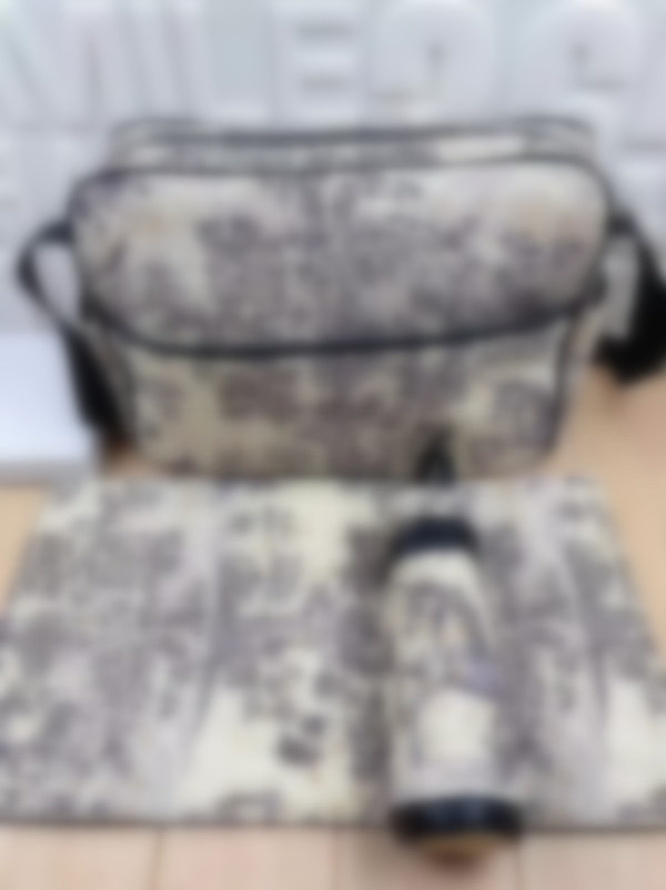 Waterproof Mommy Diaper Bags Large Capacity Mother And Baby Bag Outdoor Leisure Travel Bag 3pcs/set
Waterproof Mommy Diaper Bags Large Capacity Mother And Baby Bag Outdoor Leisure Travel Bag 3pcs/set