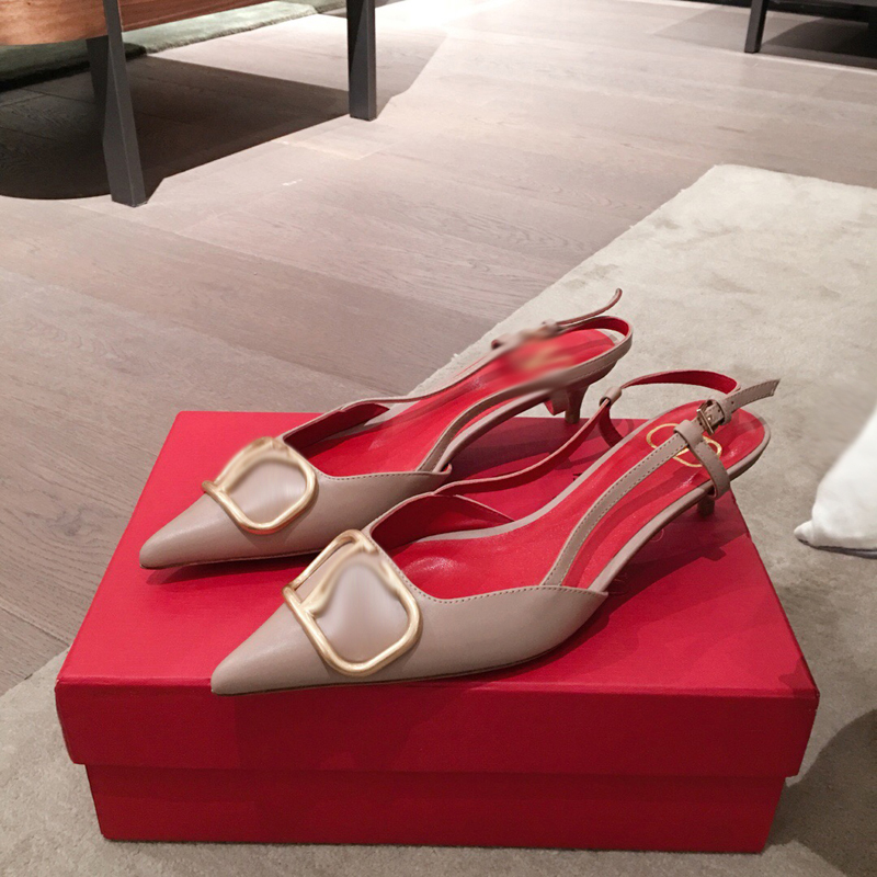 2021 Good Quality Fashion Women Luxurys Designers Shoes Designer Sandals Womens Luxury High Heels Sandal Dress Shoess With Box Size 35-41 -H499, Nude
2021 Good Quality Fashion Women Luxurys Designers Shoes Designer Sandals Womens Luxury High Heels Sandal Dress Shoess With Box Size 35-41 -H499, Nude