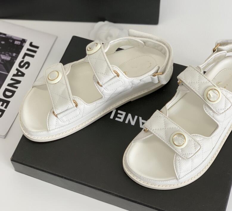 2021 02 NEW Luxury Designer Women's Flat sandals Crystal Calf leather quilted Platform Casual shoes Without box, Black
2021 02 NEW Luxury Designer Women's Flat sandals Crystal Calf leather quilted Platform Casual shoes Without box, Black