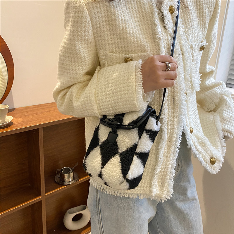 Women Crossbody Bag Checkerboard Lamb Wool Bag Female Handbags Casual Simple Design Mobile Phone Small Square Bag