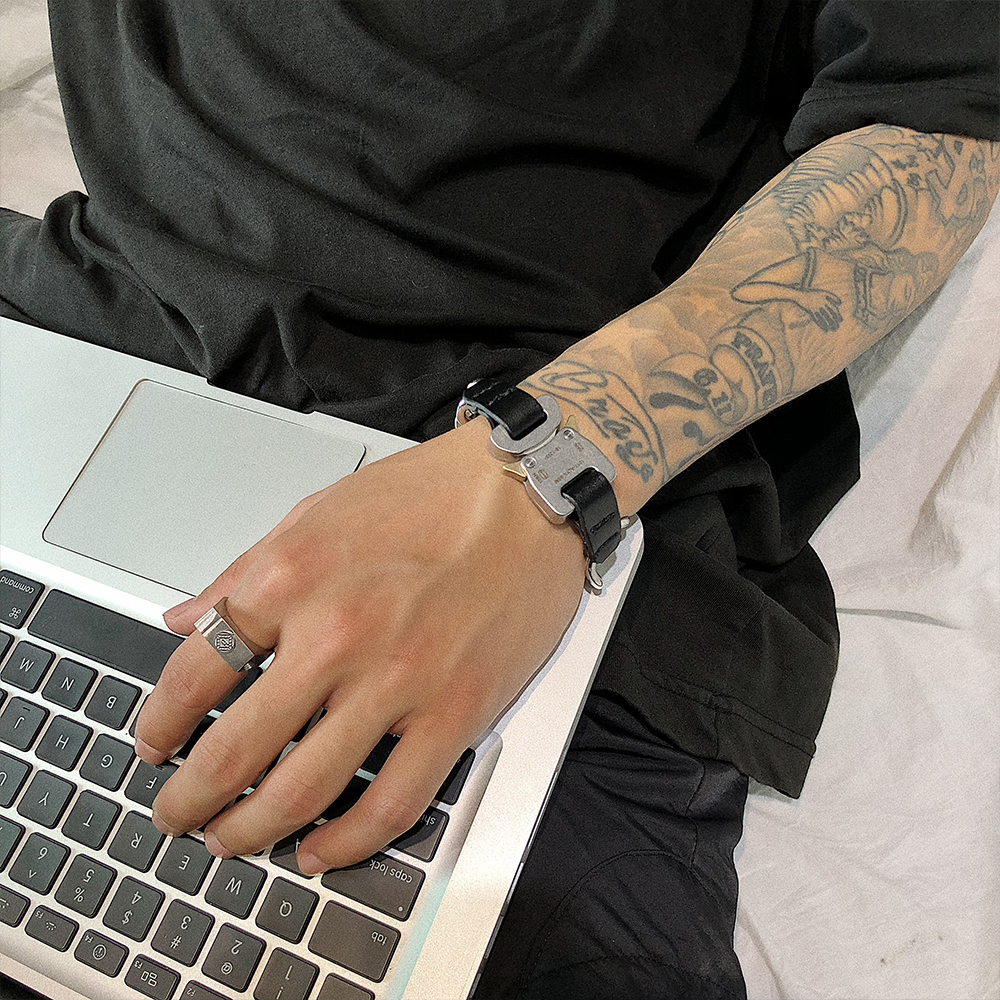 Alyx Metal Sense Embossed Chain High Street Functional Wind Bracelet Tide Brand Safety Buckle Titanium Steel