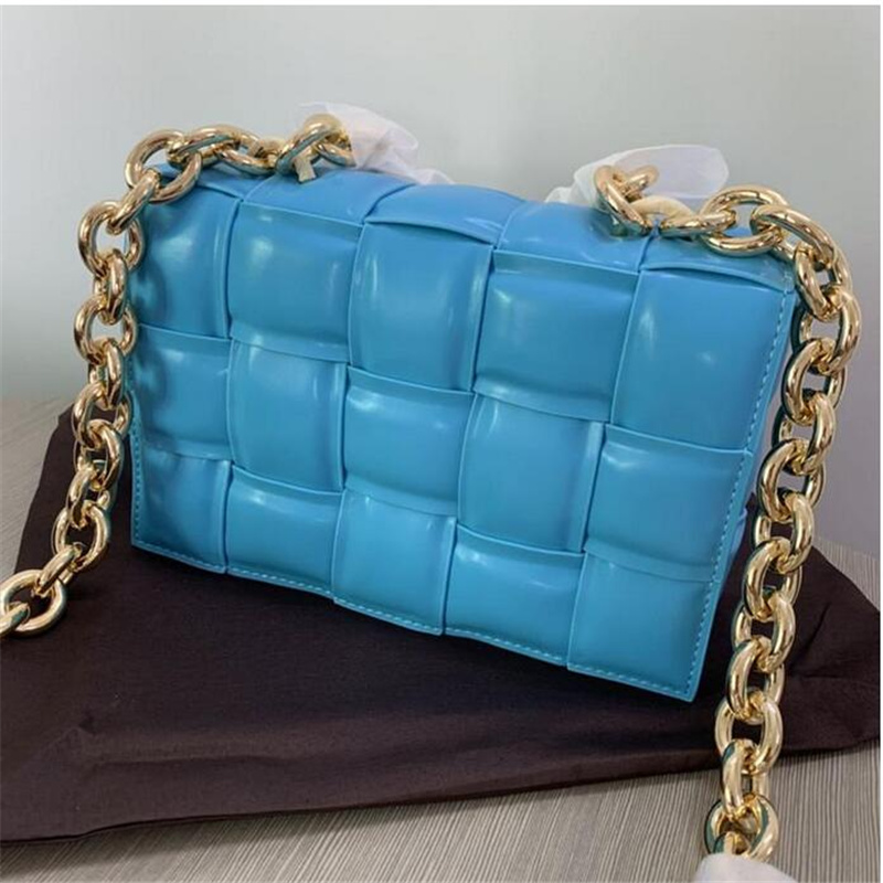 2021 women shoulder fashion messenger bag cowhide women's small party retro handbag ladies wallet and purees Woven letter Hardware size:23cm , 26cm, Clear
2021 women shoulder fashion messenger bag cowhide women's small party retro handbag ladies wallet and purees Woven letter Hardware size:23cm , 26cm, Clear