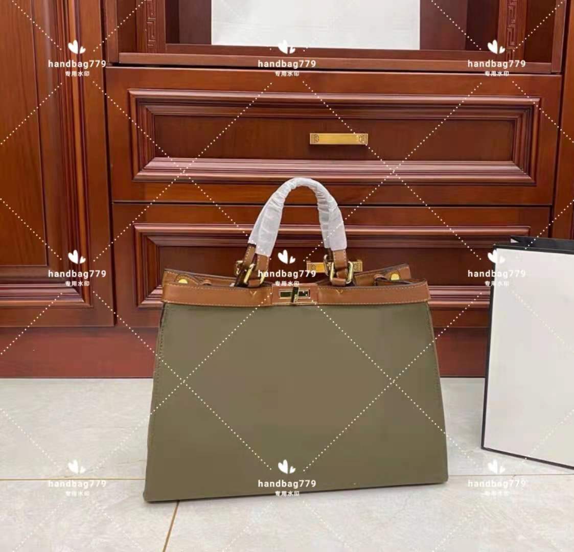 Women's Fashion design canvas Shopping Bags Classic luxury festival Solid color hand splicing portable Large-capacity handbag
Women's Fashion design canvas Shopping Bags Classic luxury festival Solid color hand splicing portable Large-capacity handbag
