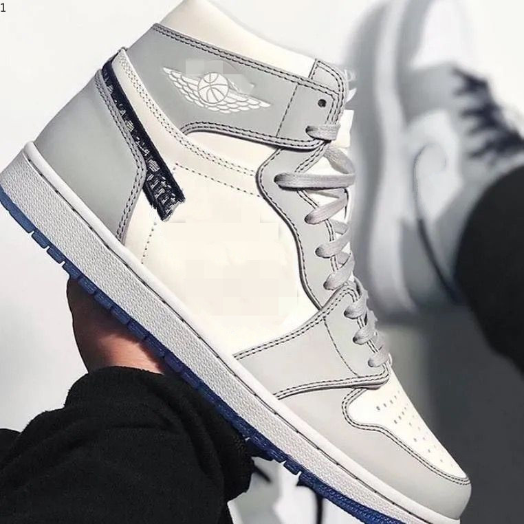 Dio 2021Officially revealed anniversary collaboration Grey White French fashion style label Kim Jones Sneakersize mk01
Dio 2021Officially revealed anniversary collaboration Grey White French fashion style label Kim Jones Sneakersize mk01