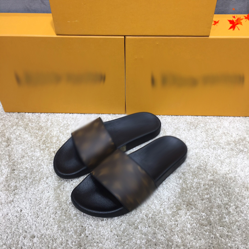 2021 Slipper Designer Slide Summer sandals Fashion Men Beach Indoor Flat Flip Flops Leather luxurys Shoes mens Slippers with box Size 39-45 -H149, Black
2021 Slipper Designer Slide Summer sandals Fashion Men Beach Indoor Flat Flip Flops Leather luxurys Shoes mens Slippers with box Size 39-45 -H149, Black