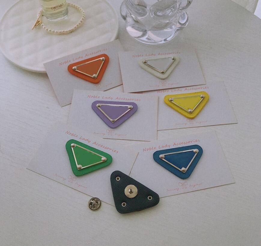 European and American anti-fade letter brooch spring pressed triangle cardigan closed neckline fixed collar pin ladies fast delivery
European and American anti-fade letter brooch spring pressed triangle cardigan closed neckline fixed collar pin ladies fast delivery