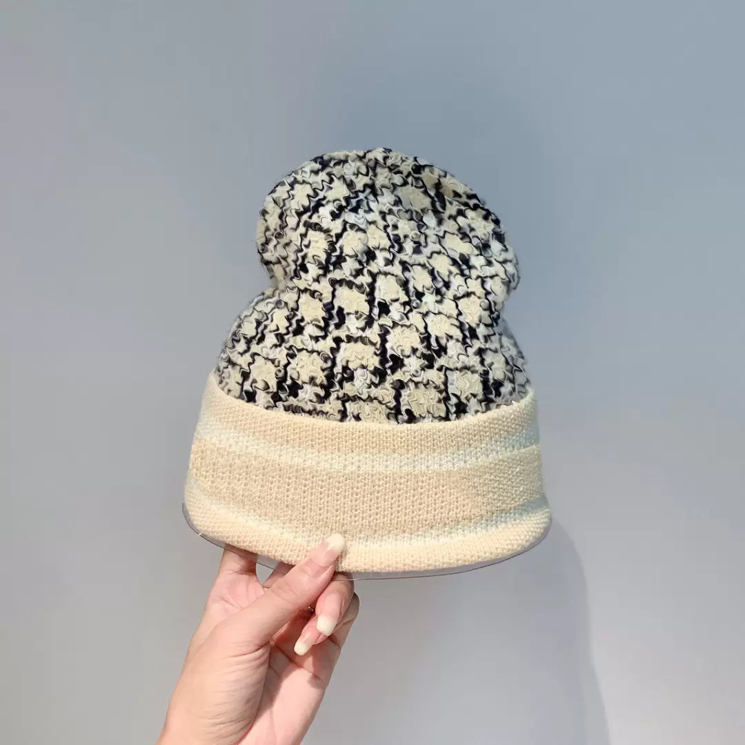 Designers beanie Luxurys winter hat Men's and women's fashion designer lovers Skull Cap knitted wool warm caps outdoors sports travel snow beanies gift 2 style, Extra cost
Designers beanie Luxurys winter hat Men's and women's fashion designer lovers Skull Cap knitted wool warm caps outdoors sports travel snow beanies gift 2 style, Extra cost