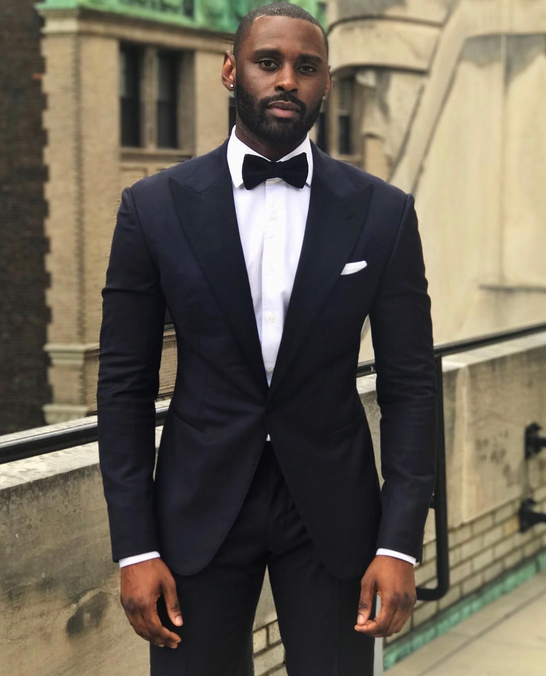 Black Wedding Tuxedos Groom Wear Suits Custom Made Groomsmen Formal Dinner Birthday Party Prom Outfits Business Suits (Jacket+Pants+Tie) Custom Made B