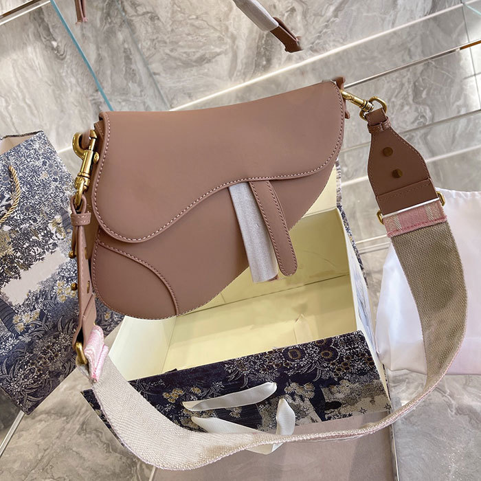 CD buckle solid color saddle bag matte totem shoulder bag luxury designer woman messenger bags handbag zipper purse, Not sale
CD buckle solid color saddle bag matte totem shoulder bag luxury designer woman messenger bags handbag zipper purse, Not sale