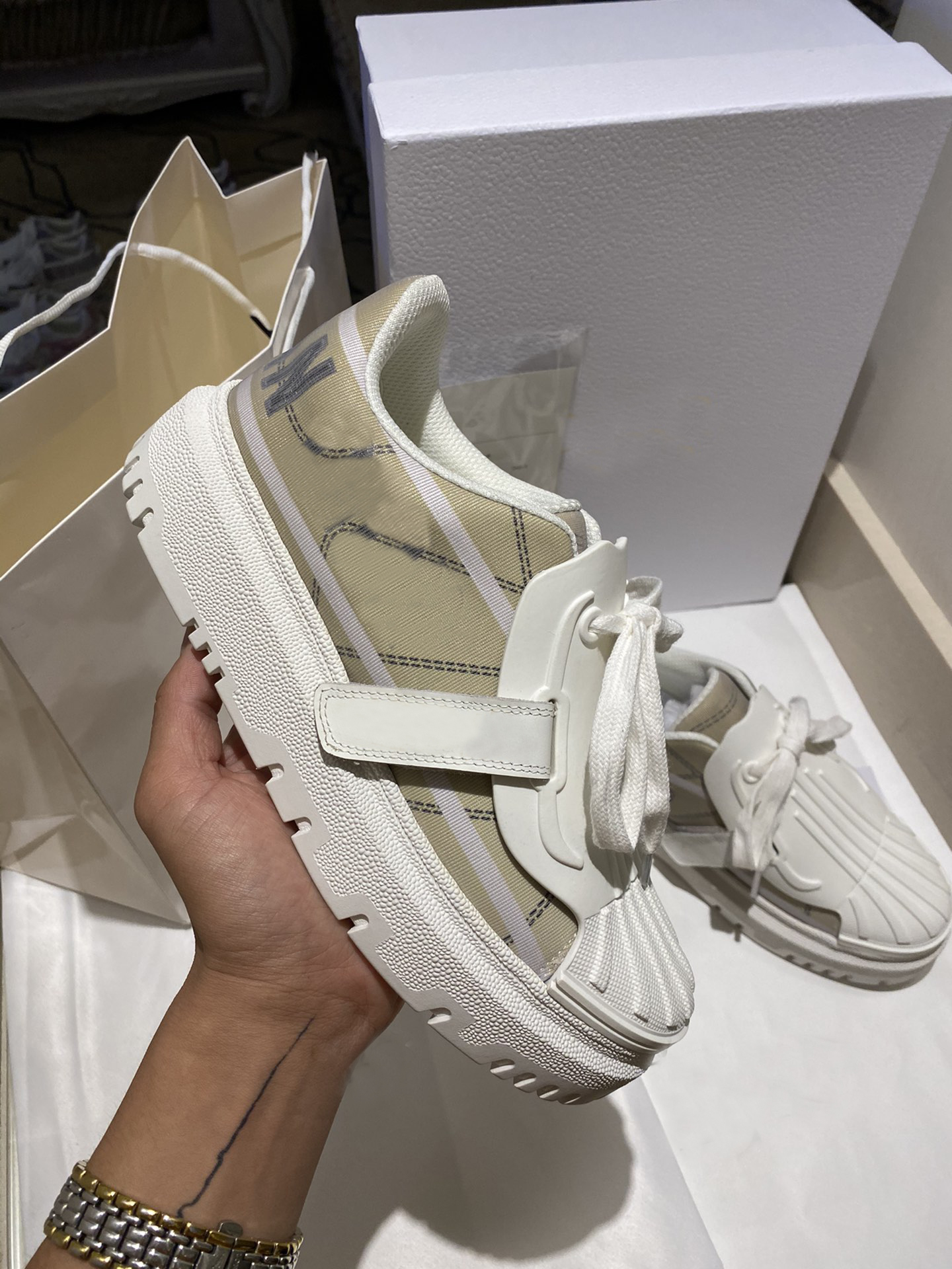 ID Addict Sneakers Multi-color Gradient 2021 Luxury Designer Sport Shoes Meticulously Crafted Technical Fashion Classic Top Quality Italy Leather Insole A2, Color 7
ID Addict Sneakers Multi-color Gradient 2021 Luxury Designer Sport Shoes Meticulously Crafted Technical Fashion Classic Top Quality Italy Leather Insole A2, Color 7