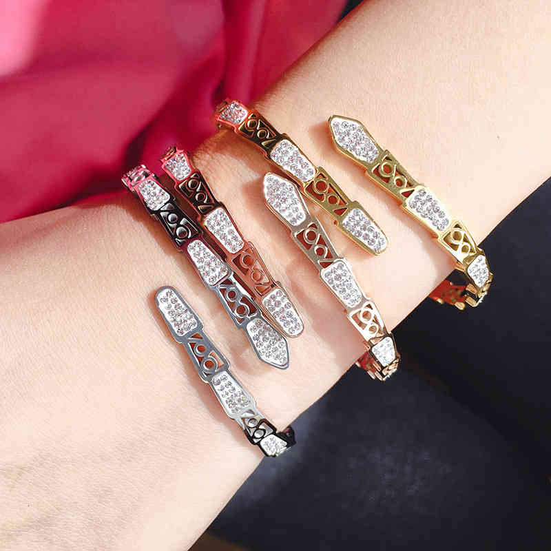 Charm Bracelets 01 Trend Personalized Sticky White Mud Diamond Snake Shape Spring Bracelet Festival Titanium Steel Hand Jewelry