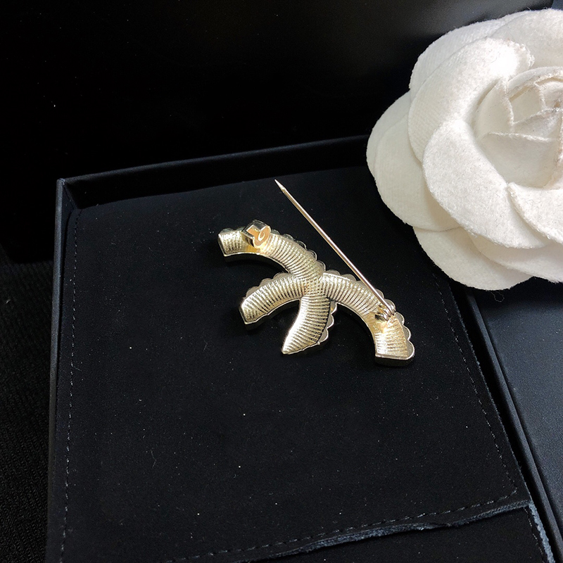 Luxury Jewelry Women's Designer Brooch Pearl With Diamond Classic Double Letter Logo With Original Box L-C20
Luxury Jewelry Women's Designer Brooch Pearl With Diamond Classic Double Letter Logo With Original Box L-C20