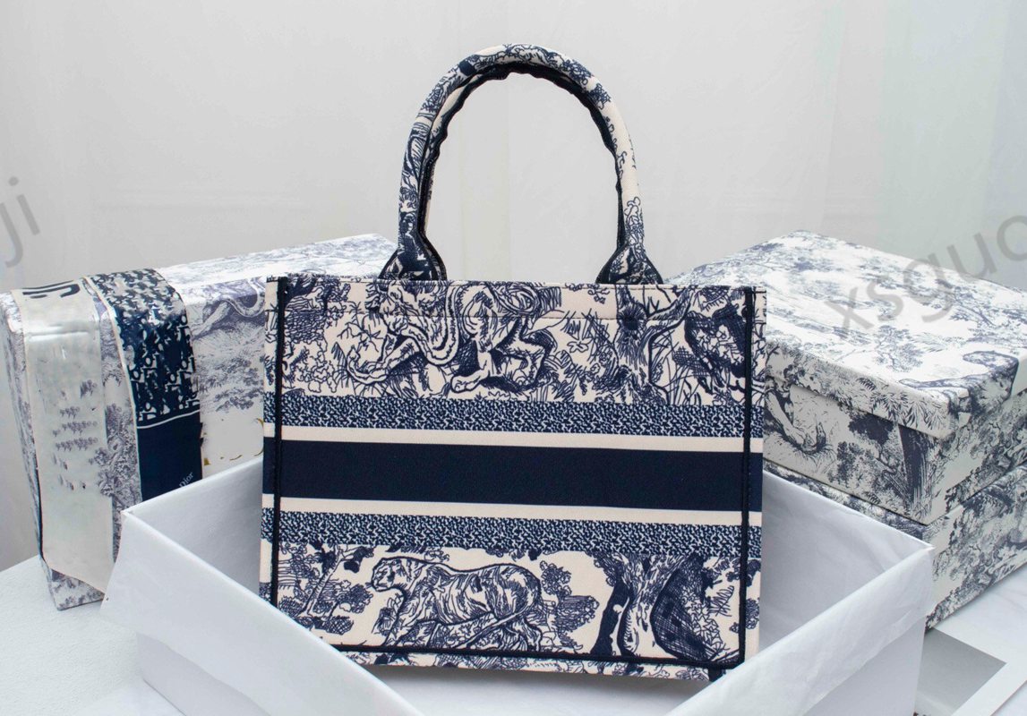 sales Fashion brand luxury shopping bag designer handbags floral designs High-quality womens mini book tote, Black
sales Fashion brand luxury shopping bag designer handbags floral designs High-quality womens mini book tote, Black