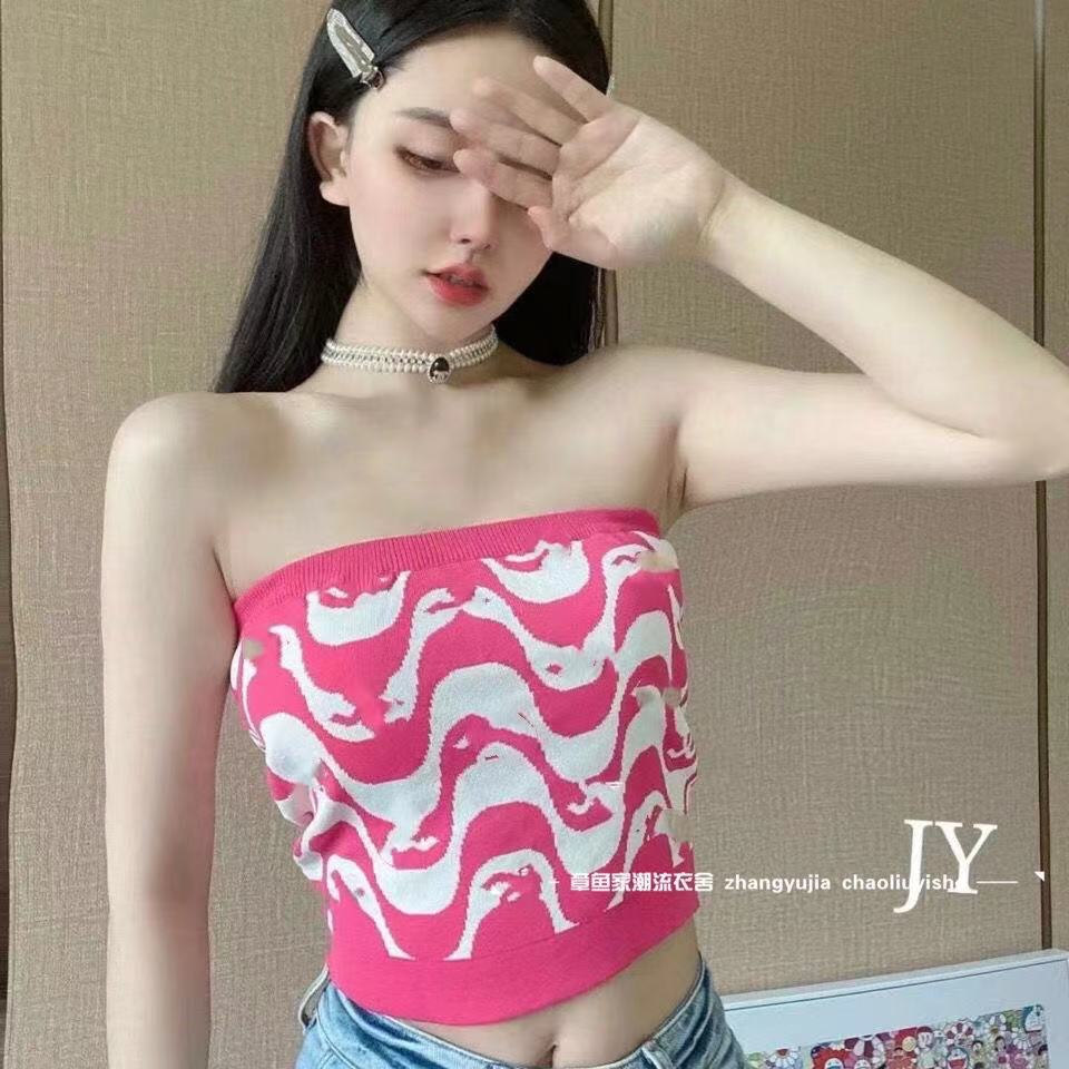Women's T-Shirt Wave texture wipe chest inside take fashion top summer super tide web celebrity girl outside wear sling belt dress
Women's T-Shirt Wave texture wipe chest inside take fashion top summer super tide web celebrity girl outside wear sling belt dress