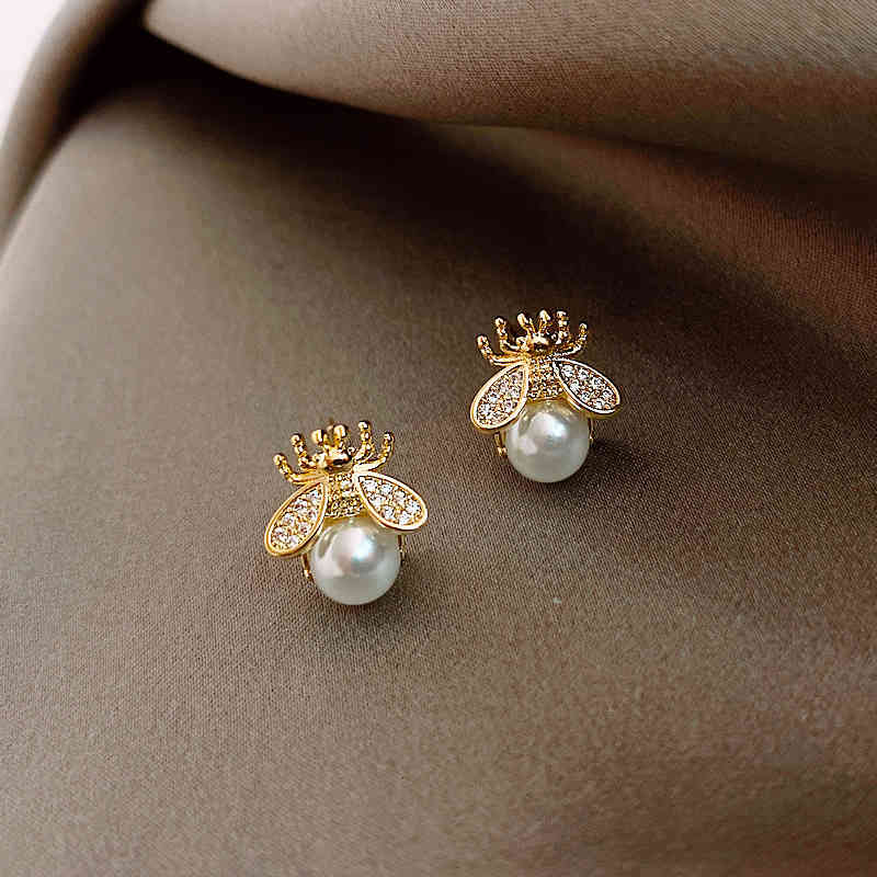 2022 Korean Exquisite Honey Bee Pearl Earrings Fashion Temperament Versatile Small Elegant Ladies Jewelry
2022 Korean Exquisite Honey Bee Pearl Earrings Fashion Temperament Versatile Small Elegant Ladies Jewelry