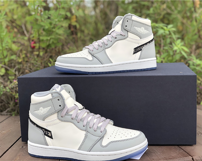 Top Quality Basketball Shoes 1S Jumpman 1 High Womens Mens White Gray Luxury Design Outdoor Sports Sneakers Topsportsmarket With Box, #1
Top Quality Basketball Shoes 1S Jumpman 1 High Womens Mens White Gray Luxury Design Outdoor Sports Sneakers Topsportsmarket With Box, #1
