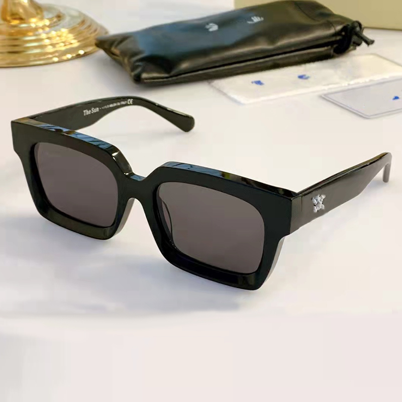 Designer Sunglasses 40014 Fashion Full-frame Unisex High Quality Black White Sun Glasses Anti-UV400 Protection with Original Box for Men Women
Designer Sunglasses 40014 Fashion Full-frame Unisex High Quality Black White Sun Glasses Anti-UV400 Protection with Original Box for Men Women