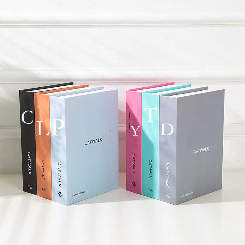 Fashion Fake Books Decoration Luxury Home Decorative Books Modern Simulation Luxury Storage Box Y0606
Fashion Fake Books Decoration Luxury Home Decorative Books Modern Simulation Luxury Storage Box Y0606