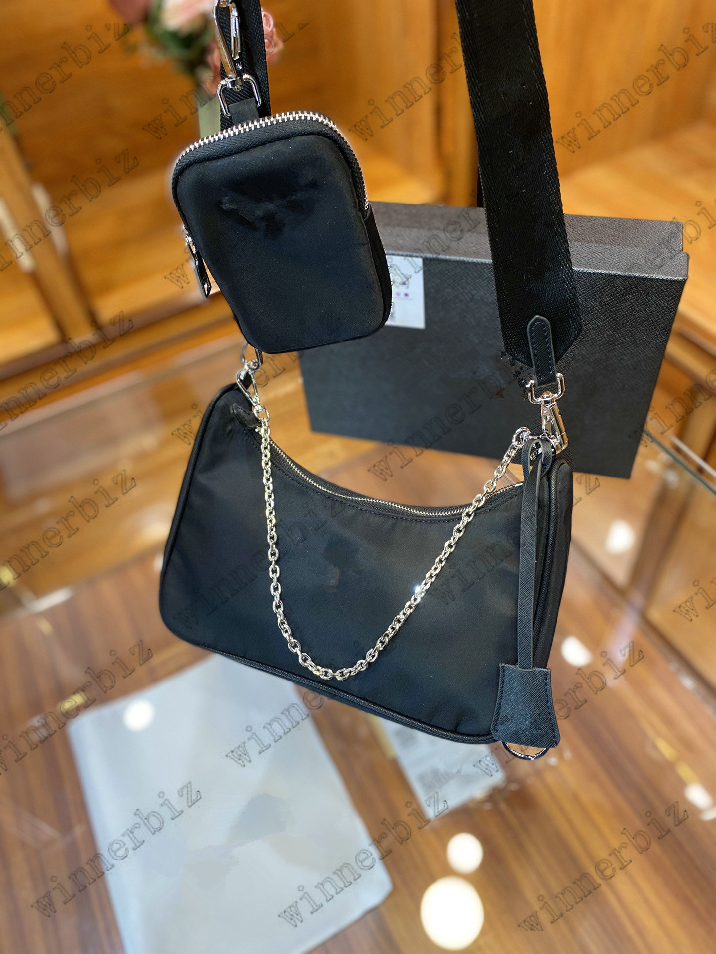 Re-Edition 2005 Nylon Women Fashion Handbags Cross Body Bag Chains Plain Detachable Strap Half Moon Bags Lady Classic Shoulder Handbag Wallet
Re-Edition 2005 Nylon Women Fashion Handbags Cross Body Bag Chains Plain Detachable Strap Half Moon Bags Lady Classic Shoulder Handbag Wallet
