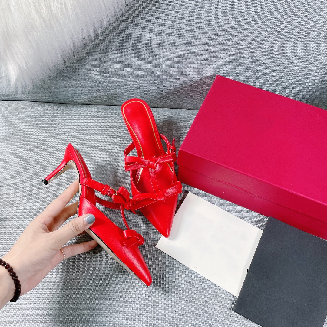 2021 The new bow high-heeled sandals empty after flat belt with high heels Wholesale sandal Luxury goods Black and red Gladiator Size 35 to 40, Customize
2021 The new bow high-heeled sandals empty after flat belt with high heels Wholesale sandal Luxury goods Black and red Gladiator Size 35 to 40, Customize
