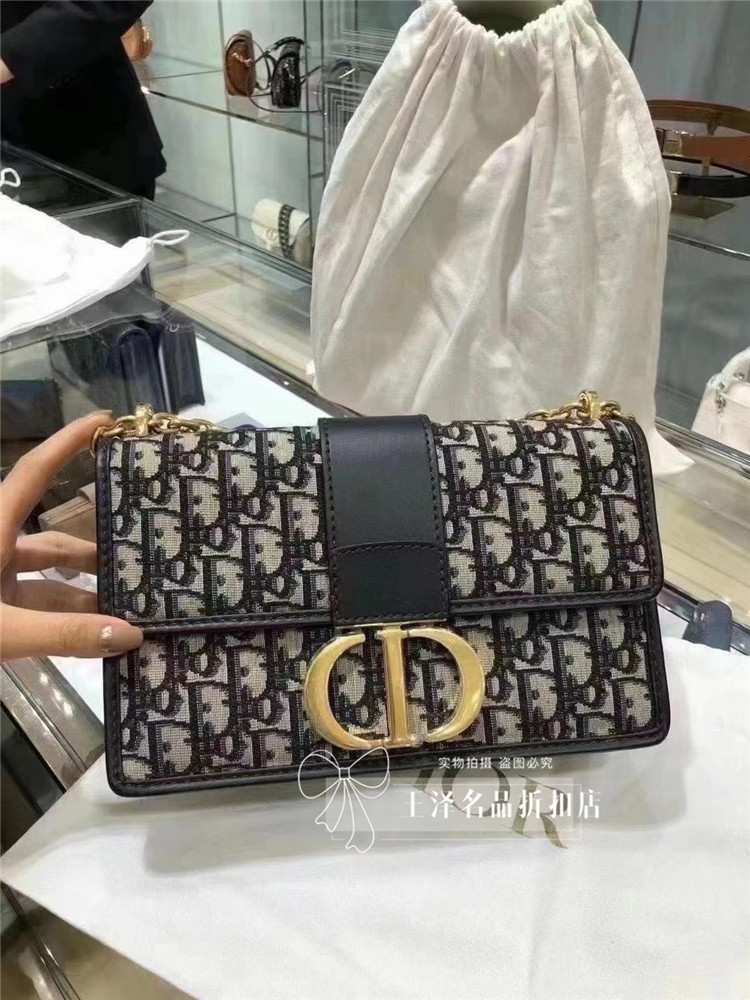 Christian Designer Dio Handbags Classic Seasonal Women's Old Flower Montaigne Box Bag Cd Buckle Shoulder Bag Bb, Blue
Christian Designer Dio Handbags Classic Seasonal Women's Old Flower Montaigne Box Bag Cd Buckle Shoulder Bag Bb, Blue