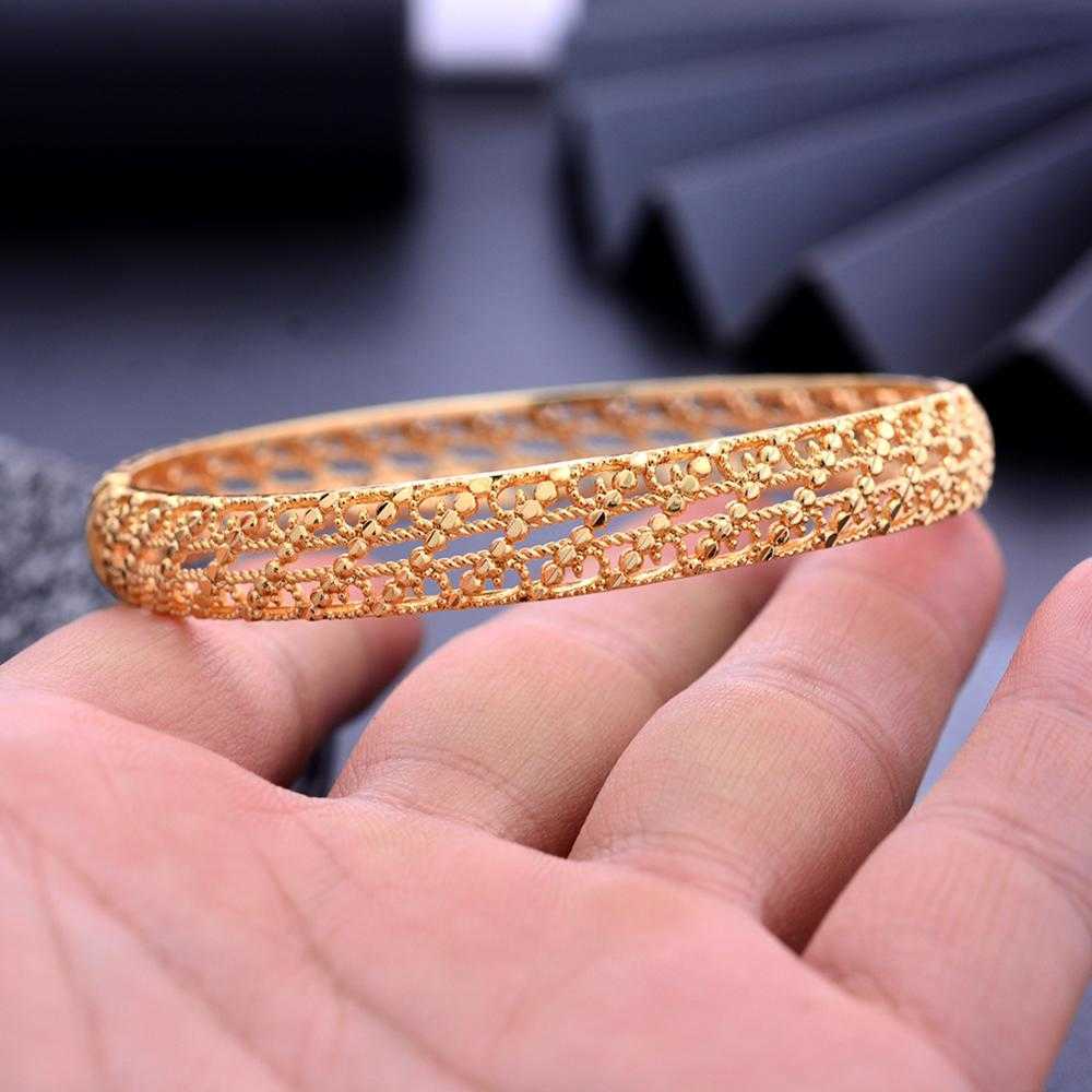Bangles 1pcs Dubai 24k Gold Color Bangles for Women African Bridal Wedding Jewelry Gifts Bracelet Jewelley Q0719
Bangles 1pcs Dubai 24k Gold Color Bangles for Women African Bridal Wedding Jewelry Gifts Bracelet Jewelley Q0719