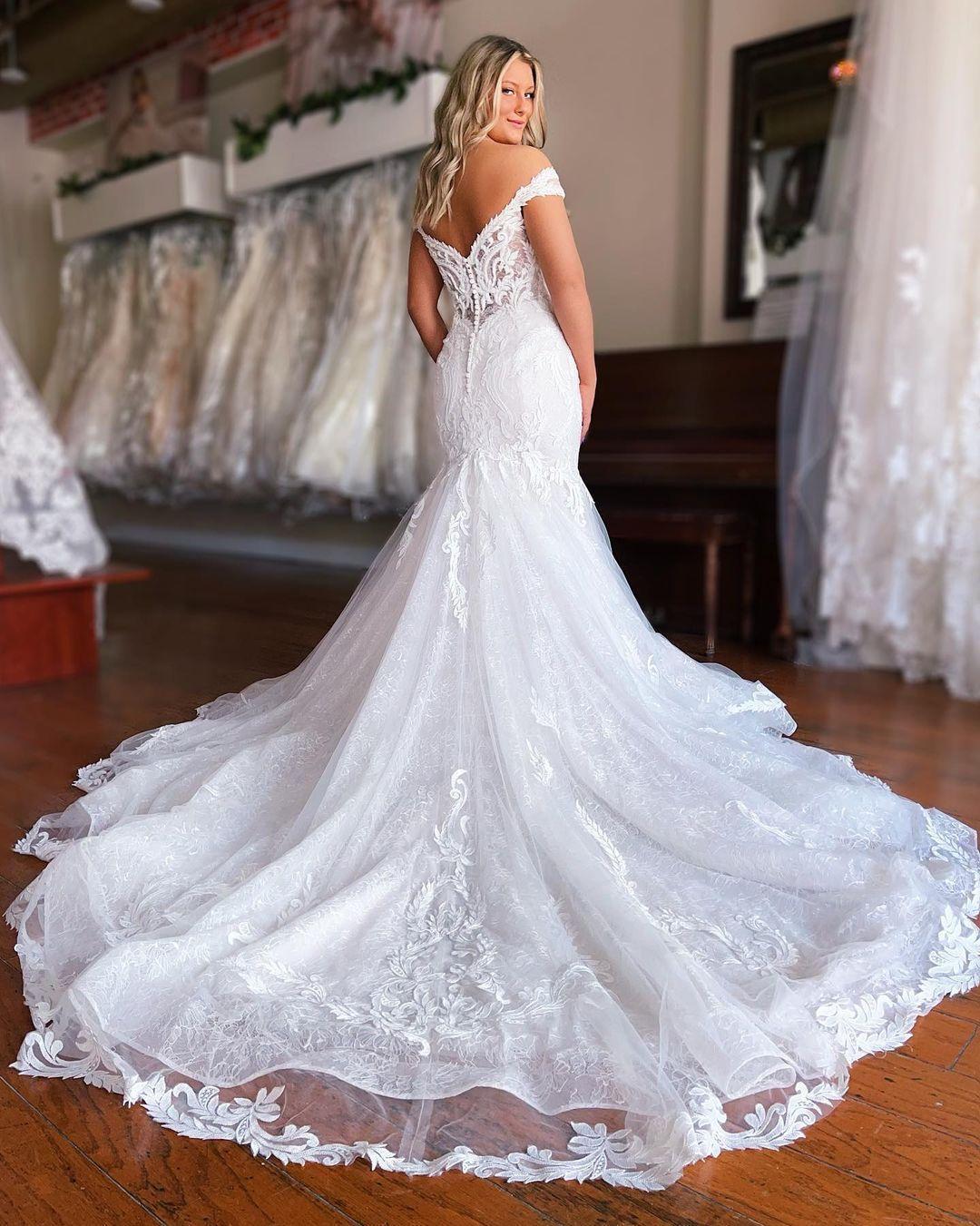 Off Shoulder Vintage The Mermaid Wedding Gowns Lace Appliqued Court Train Bridal Dress Sexy Backless Vestidos De Novia Pllus Size Marriage Robes AL 66