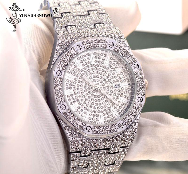 Wristwatches Hip Hop Iced Out Gold Watch Quartz Luxury Full Diamond Round Watches Mens Stainless Steel Wristwatch For Gifts Relogio Masculin
Wristwatches Hip Hop Iced Out Gold Watch Quartz Luxury Full Diamond Round Watches Mens Stainless Steel Wristwatch For Gifts Relogio Masculin