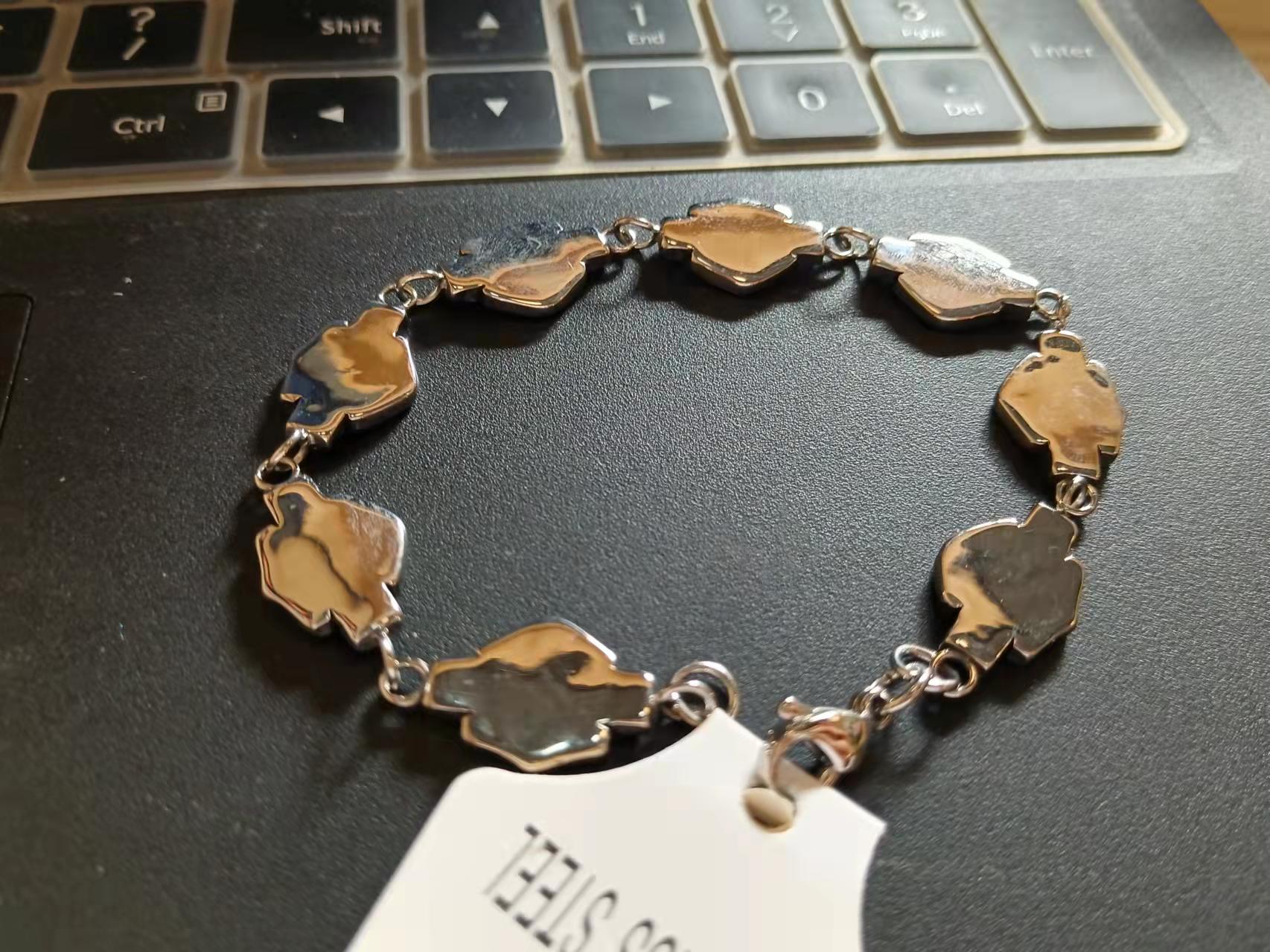 New Harley Motorcycle Charm Bracelet Fashion Trend designer high-end fashion jewelry hand ornaments Christmas gifts for friends and lovers
New Harley Motorcycle Charm Bracelet Fashion Trend designer high-end fashion jewelry hand ornaments Christmas gifts for friends and lovers