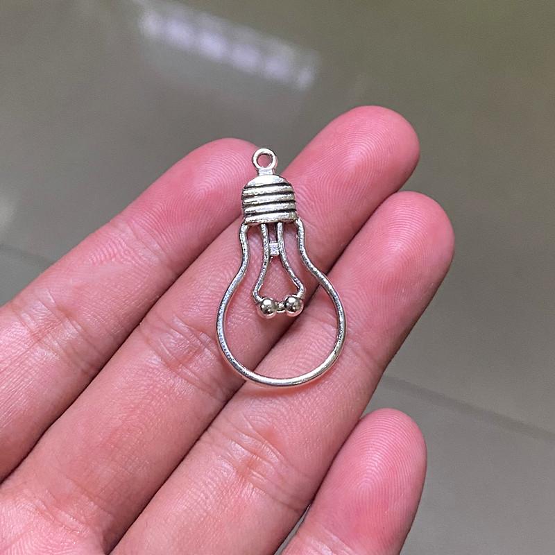 Charms 18pcs 36x19mm Light Bulb Connector Pendants Jewelry Making DIY Men's WomenNecklace Bracelet Handmade Crafts Accessories, Bronze;silver
Charms 18pcs 36x19mm Light Bulb Connector Pendants Jewelry Making DIY Men's WomenNecklace Bracelet Handmade Crafts Accessories, Bronze;silver