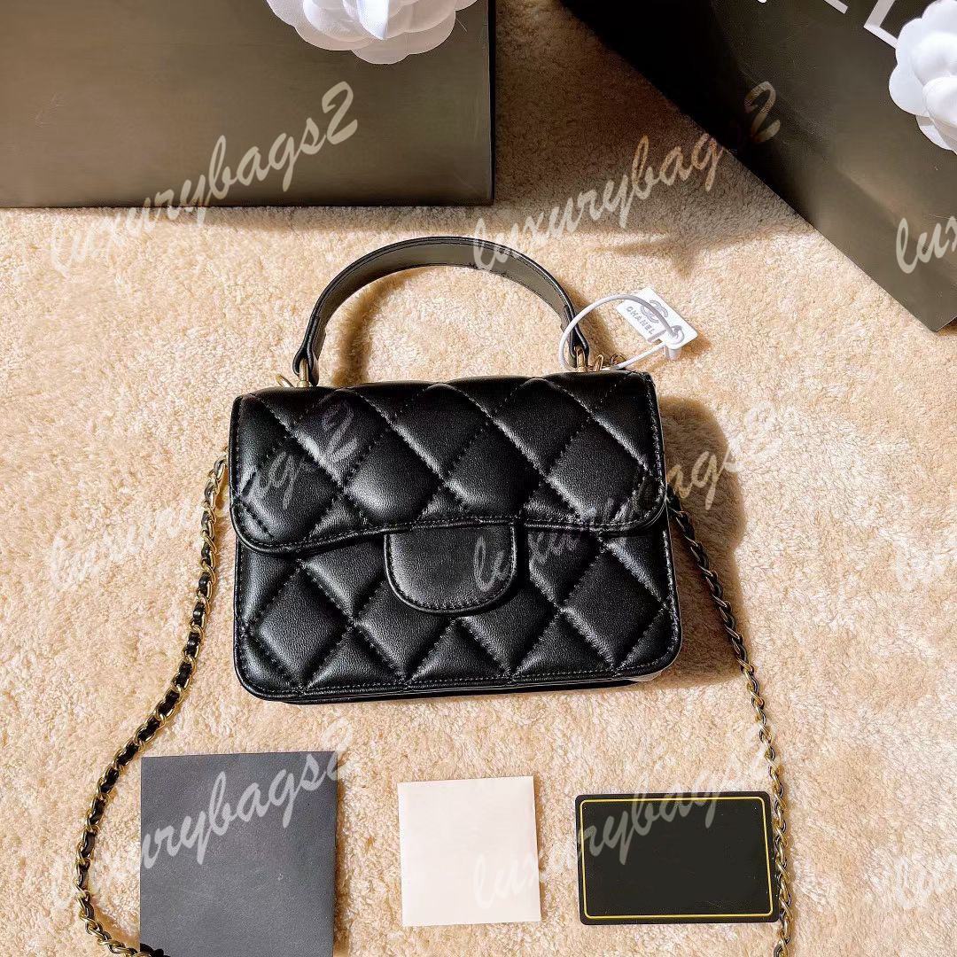 Women Luxurys Designers Bags 2021 Handbag 2 Colors Black White Removable Shoulder Strap Noble Elegant Bag
Women Luxurys Designers Bags 2021 Handbag 2 Colors Black White Removable Shoulder Strap Noble Elegant Bag