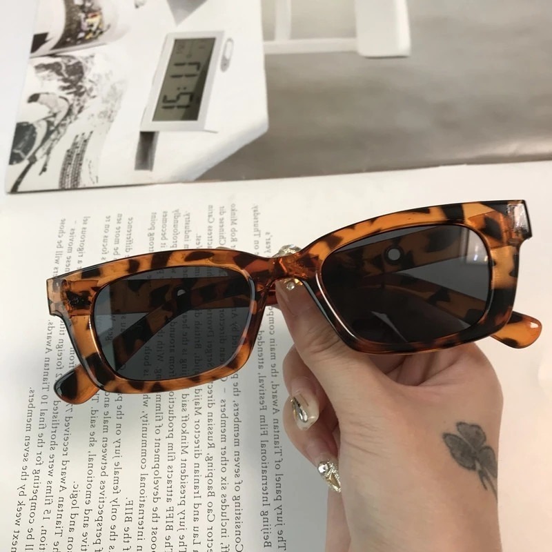 1PCs New Unisex Rectangle Vintage sunglasses 2021 Fashion Design Retro sunglasses Women's glasses Cat Eye Casual glasses Glasses wholesale, Silver
1PCs New Unisex Rectangle Vintage sunglasses 2021 Fashion Design Retro sunglasses Women's glasses Cat Eye Casual glasses Glasses wholesale, Silver