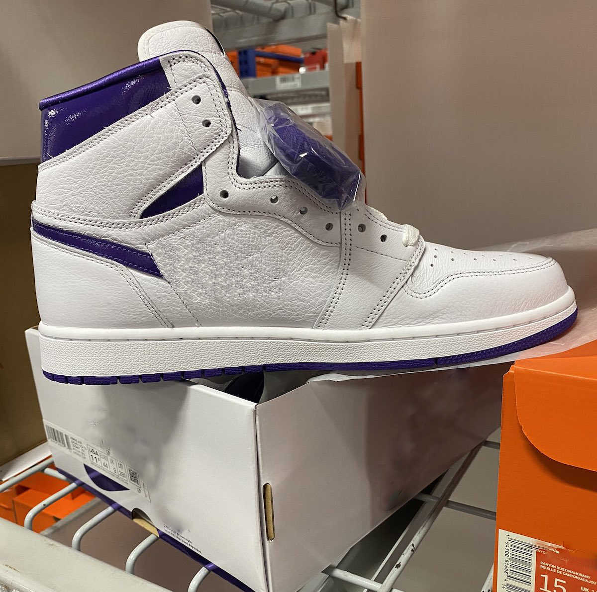 2021 Hottest Authentic 1 OG WMNS Court Purple Man Outdoor Shoes CD0461-151 White Purple Sport Sneakers With Original Box size 7
2021 Hottest Authentic 1 OG WMNS Court Purple Man Outdoor Shoes CD0461-151 White Purple Sport Sneakers With Original Box size 7