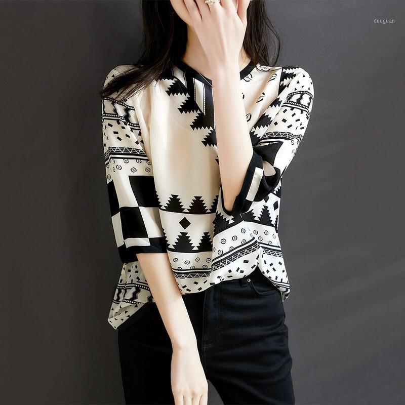 European Net Red T-shirt Women's Super Fire Design Sense Geometric Printing Mulberry Silk Top, Black white shirt
European Net Red T-shirt Women's Super Fire Design Sense Geometric Printing Mulberry Silk Top, Black white shirt