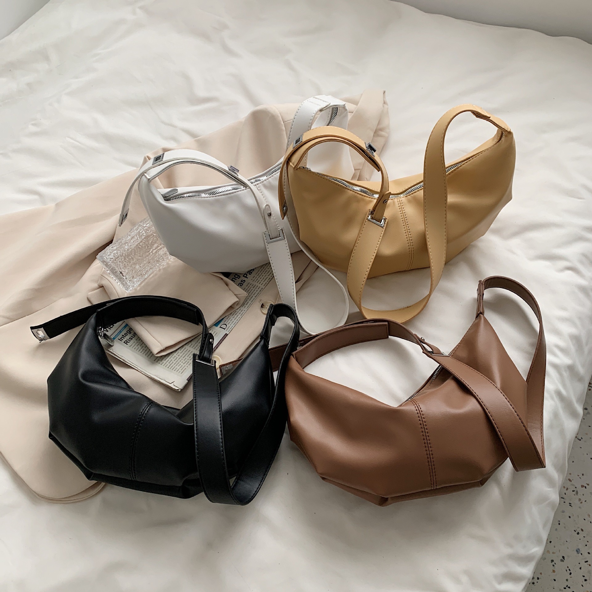 Korean Style Half Moon Bags for Women Hobo Bag 2021 New Luxury Soft Leather Shoulder Dumpling Bag Female White Messenger Handbag
Korean Style Half Moon Bags for Women Hobo Bag 2021 New Luxury Soft Leather Shoulder Dumpling Bag Female White Messenger Handbag
