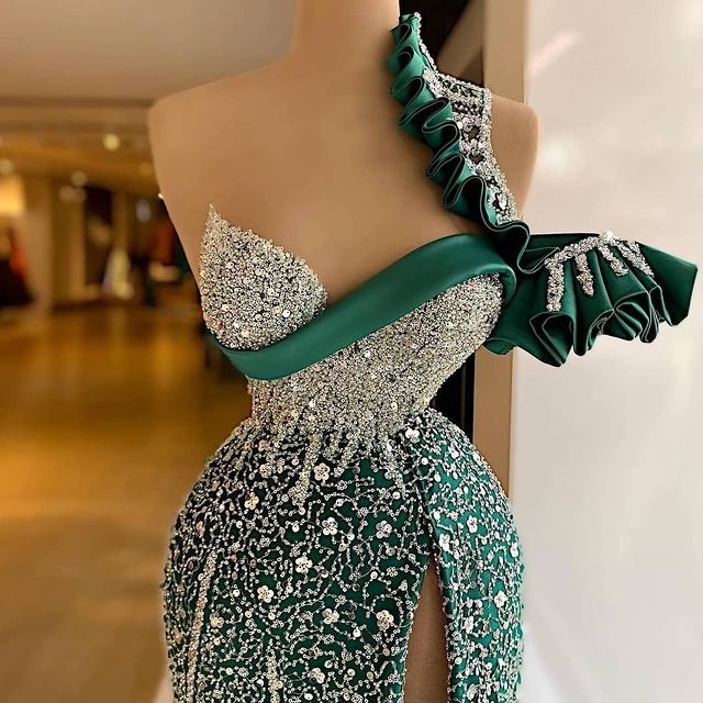 2021 Plus Size Arabic Aso Ebi Green Luxurious Sexy Prom Dresses Beaded Crystals High Split Evening Formal Party Second Reception Gowns ZJ332