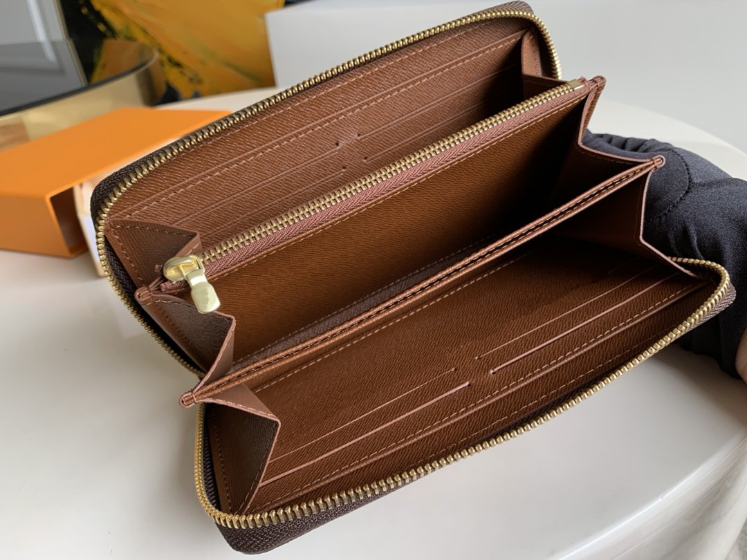 2021 FASHION MEN WOMEN luxurys designers wallet bags zipper ZIPPY 60017 M60930 card coin Key Holders purse wallets leather Handbag shoulder bag, Brown grid
2021 FASHION MEN WOMEN luxurys designers wallet bags zipper ZIPPY 60017 M60930 card coin Key Holders purse wallets leather Handbag shoulder bag, Brown grid