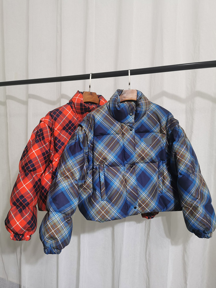 Checked women' short down jacket with distinctive style, stand-up collar, drawstring hem, elastic cuffs , xqnm724 3030, Postage
Checked women' short down jacket with distinctive style, stand-up collar, drawstring hem, elastic cuffs , xqnm724 3030, Postage