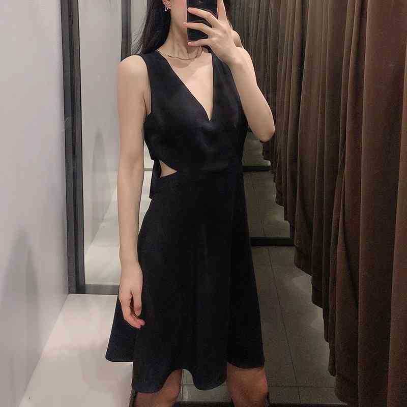Fashion Black Dress Sleeveless Hollow Out V neck Tank A-line Elegant Preppy Style Women Spring 210525
Fashion Black Dress Sleeveless Hollow Out V neck Tank A-line Elegant Preppy Style Women Spring 210525
