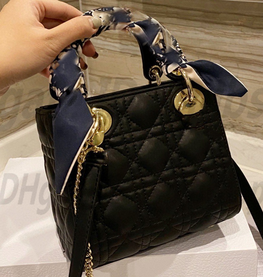 Luxurys D designers high quality Shoulder Bags Handbags wallet womens Fashion Cross Body Clutch Bag Totes CrossBody 2021 Handbag purses Best
Luxurys D designers high quality Shoulder Bags Handbags wallet womens Fashion Cross Body Clutch Bag Totes CrossBody 2021 Handbag purses Best