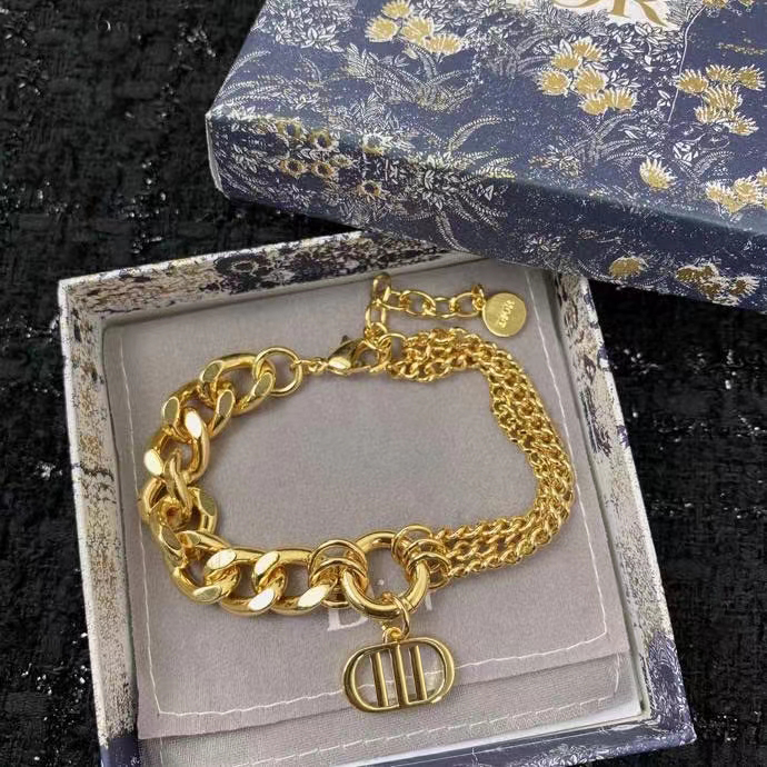 2021 Fashion stainless steel letter Link chain 18k gold bracelet for mens and women lovers gift With BOX, Black
2021 Fashion stainless steel letter Link chain 18k gold bracelet for mens and women lovers gift With BOX, Black