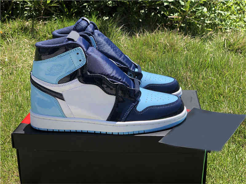 Authentic 1 High OG WMNS UNC Patent Outdoor Shoes Women Obsidian Blue Chill White Leather Sneakers Sports With Original 36-47
Authentic 1 High OG WMNS UNC Patent Outdoor Shoes Women Obsidian Blue Chill White Leather Sneakers Sports With Original 36-47