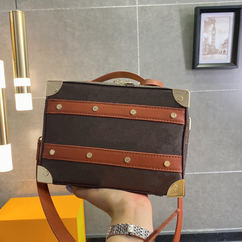 2022 designer trunk cross body shoulder bags fashion print handbags camera flap bag small floral purses saddle printed flowers patchwork Unisex high quality, Contact seller
2022 designer trunk cross body shoulder bags fashion print handbags camera flap bag small floral purses saddle printed flowers patchwork Unisex high quality, Contact seller