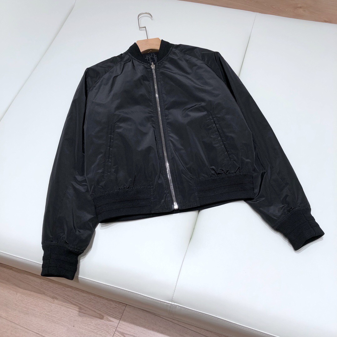 21FW paris italy jackets Casual Street Fashion Pockets Warm Men Women Couple Outwear OUTDOOR in autumn winter free ship 0620, Black
21FW paris italy jackets Casual Street Fashion Pockets Warm Men Women Couple Outwear OUTDOOR in autumn winter free ship 0620, Black