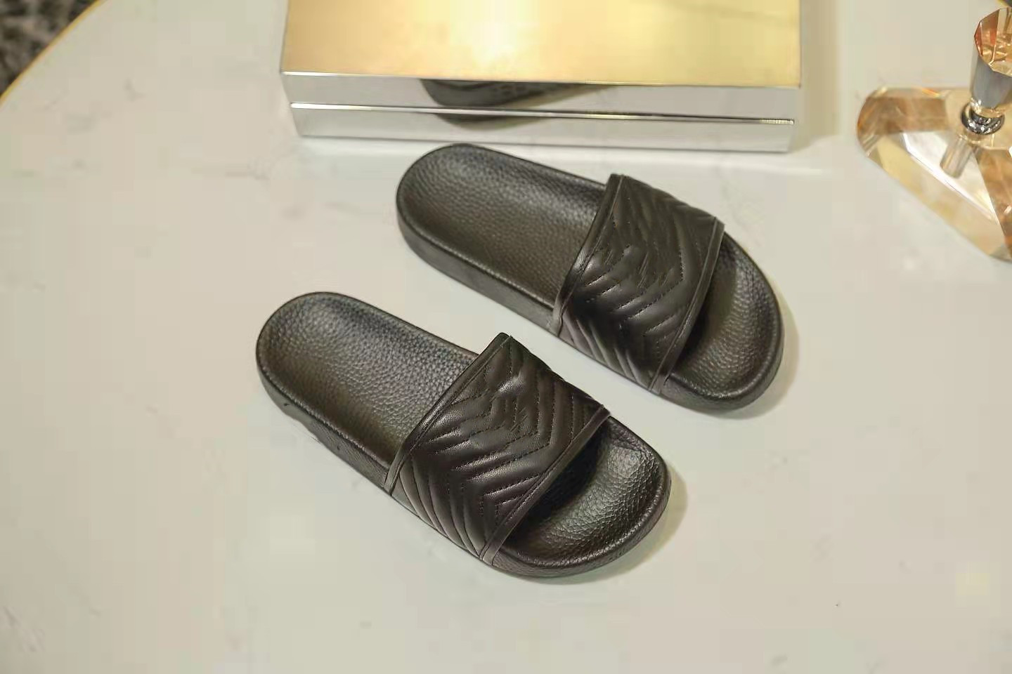 2022 fashion metal buckle leather low heel sandal designer luxurys women's size 34-45, Black
2022 fashion metal buckle leather low heel sandal designer luxurys women's size 34-45, Black