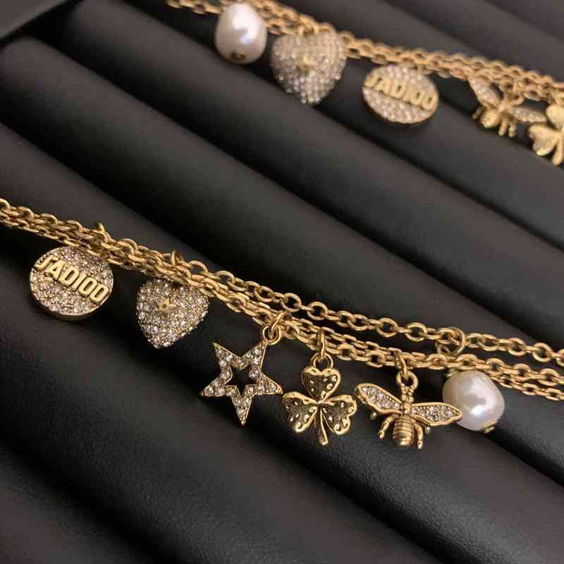 2019 new golden love star diamond necklace suitable for ladies gift Bee pendant D jewelry, Silver
2019 new golden love star diamond necklace suitable for ladies gift Bee pendant D jewelry, Silver