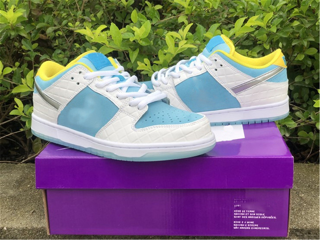 Shoes TOP Authentic FTC Dunk SB Low Woman Man White Lagoon Pulse Metallic Silver Speed Yellow DH7687-400 Sports Sneakers, Bubble wrap packaging
Shoes TOP Authentic FTC Dunk SB Low Woman Man White Lagoon Pulse Metallic Silver Speed Yellow DH7687-400 Sports Sneakers, Bubble wrap packaging