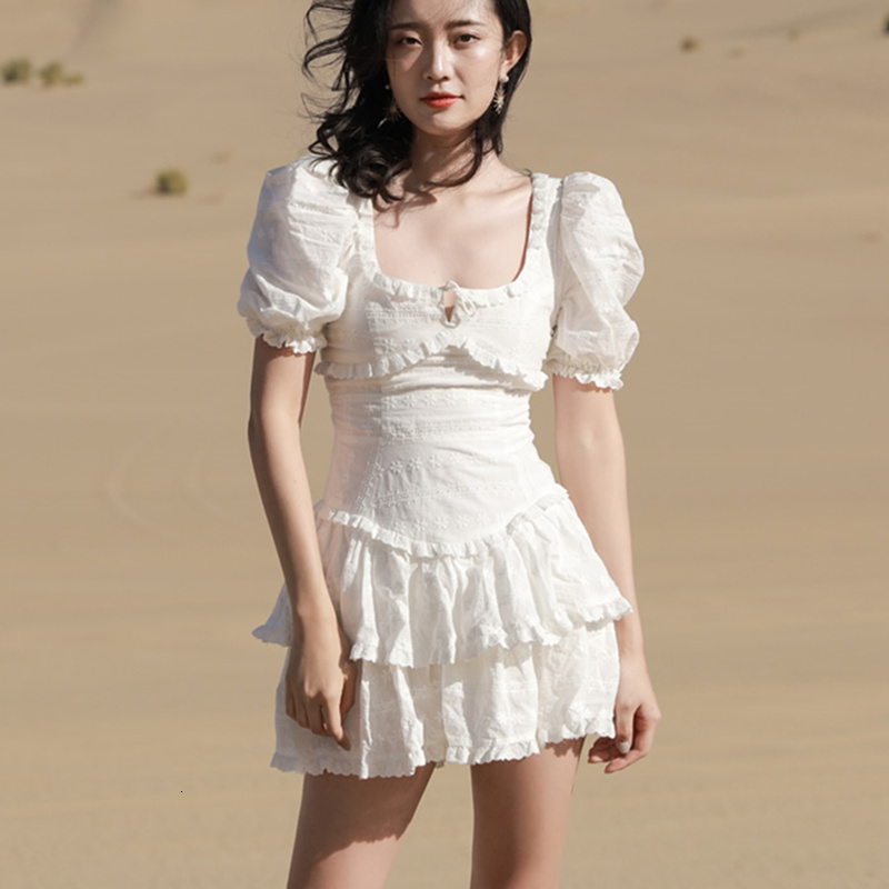 Robes Fashion Fashion White 2021 Summer Femmes Mignonne Manches courtes à manches courtes Backless Ruffles Mini robe Vestidos de Fiesta